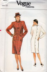 8833 VOGUE STRAIGHT COLLAR POCKET BACK BUTTON DRESS PATTERN 14